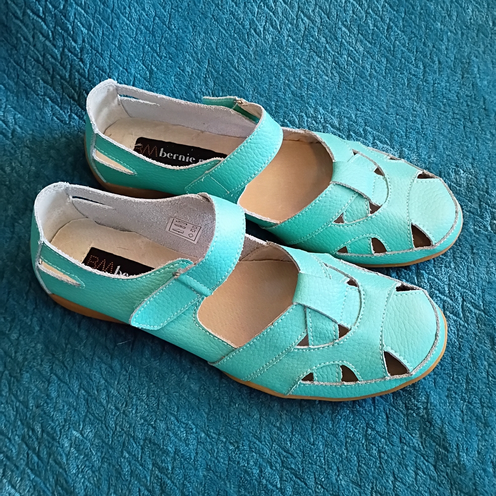Bernie Mev Seafoam Green Turquoise Sandals Size 40 or US 9